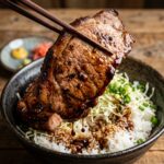 豊中・ニジイロ食堂のデカ盛り肉がヤバい！白ご飯に乗せたらめちゃウマすぎて最高やで！ ＃肉